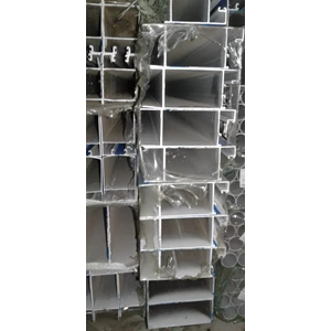 Ambang bawah swing door